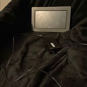 Digital Photo Frame with Charger and adapter